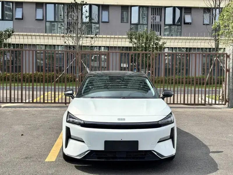 2023 Geely Galaxy L6 с пробегом 76 000 км
