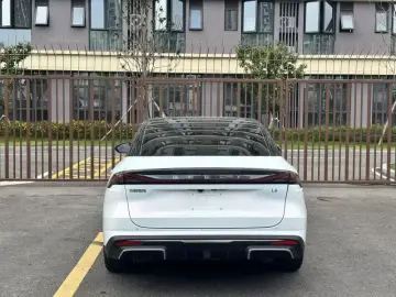 2023 Geely Galaxy L6 с пробегом 76 000 км