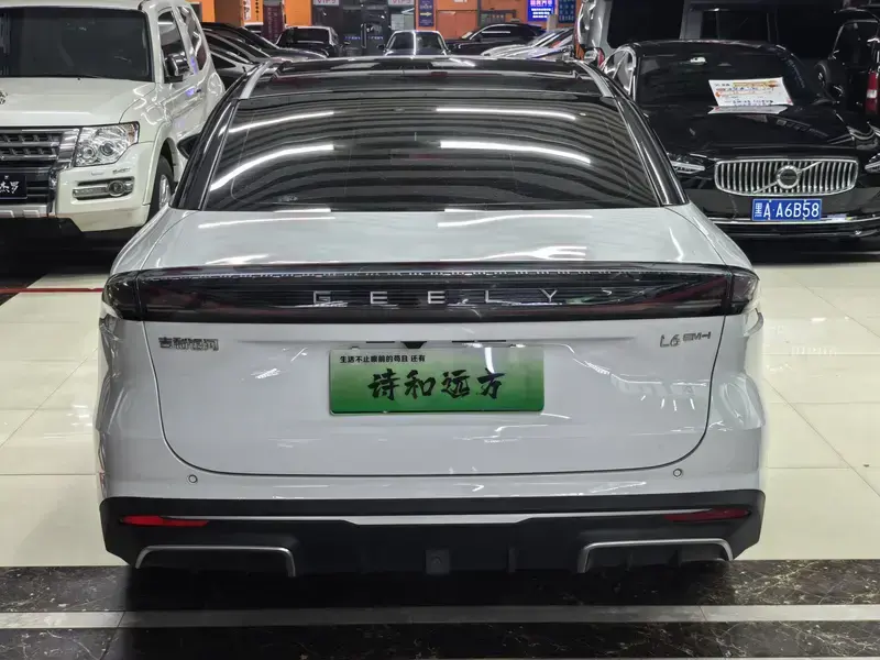 2025 Geely Galaxy L6 с пробегом 36 000 км