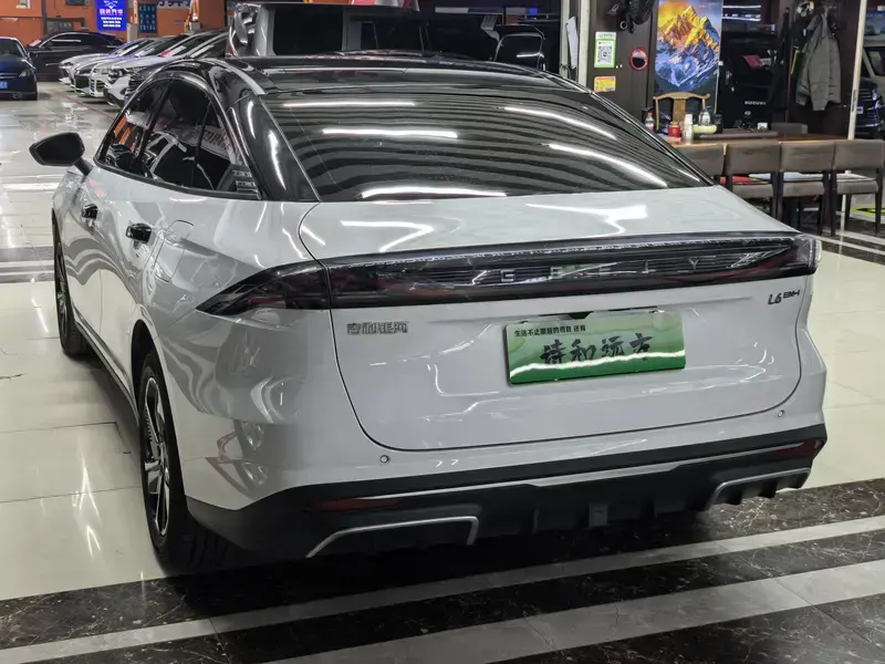 2025 Geely Galaxy L6 с пробегом 36 000 км