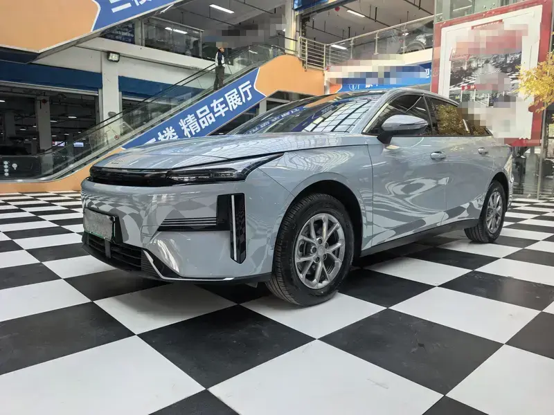2025 Geely Galaxy L6 с пробегом 5 000 км