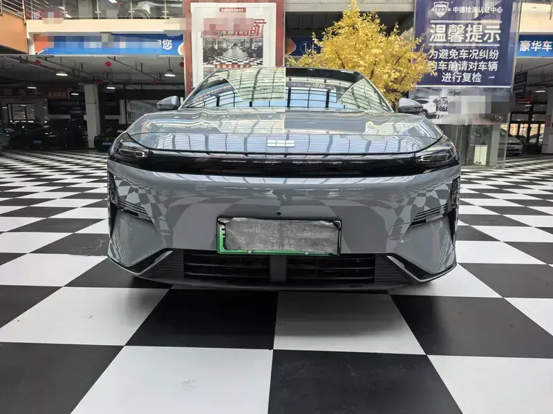 2025 Geely Galaxy L6 с пробегом 5 000 км