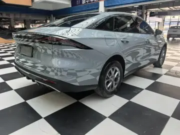 2025 Geely Galaxy L6 с пробегом 5 000 км