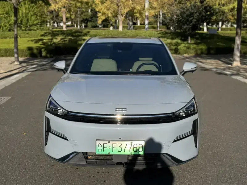 2023 Geely Galaxy L6 с пробегом 28 000 км