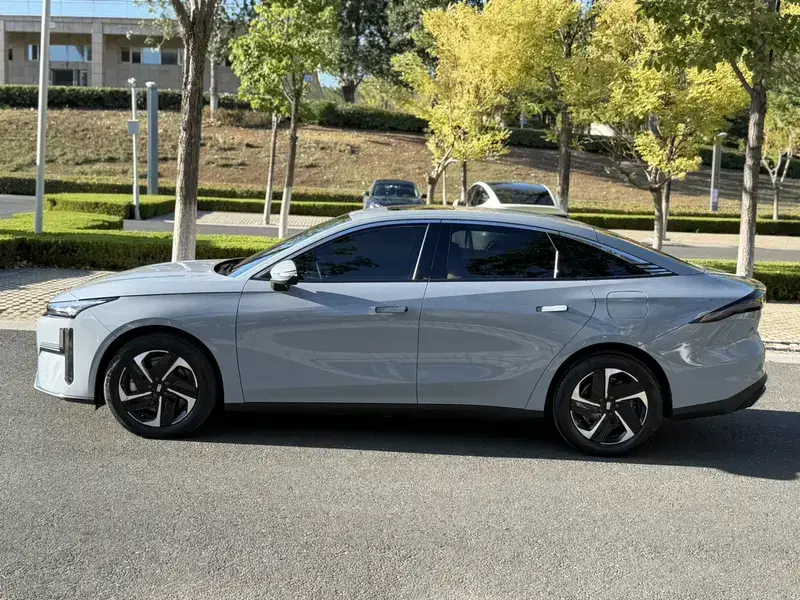 2023 Geely Galaxy L6 с пробегом 28 000 км