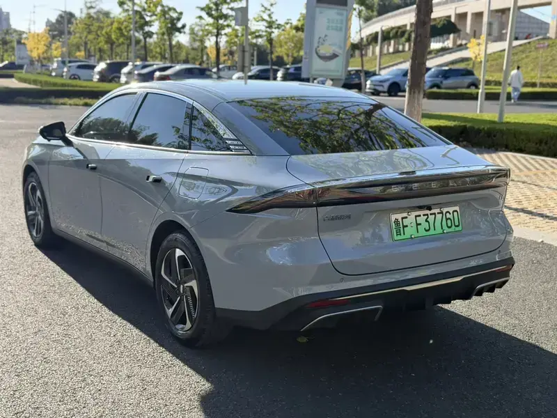 2023 Geely Galaxy L6 с пробегом 28 000 км