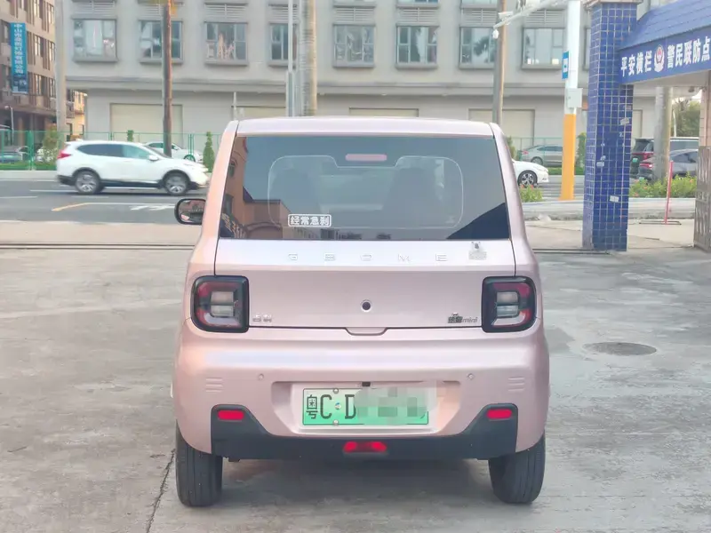 2023 Geely Panda с пробегом 16 000 км