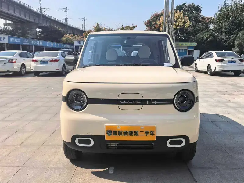 2025 Geely Panda с пробегом 100 км