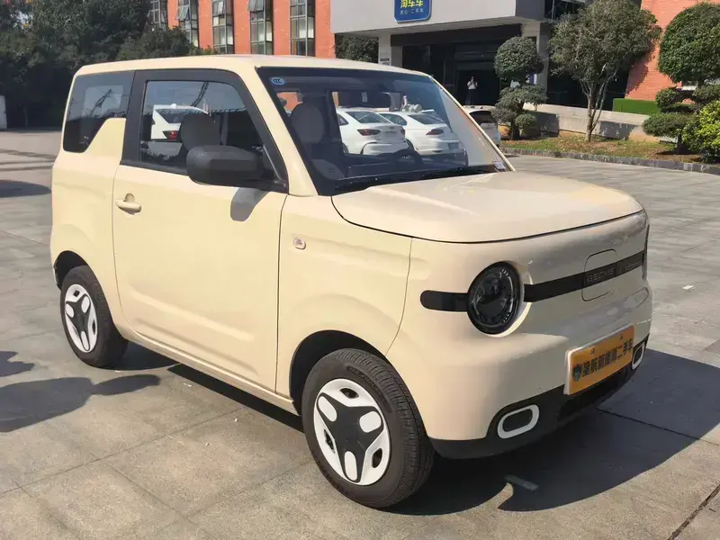 2025 Geely Panda с пробегом 100 км