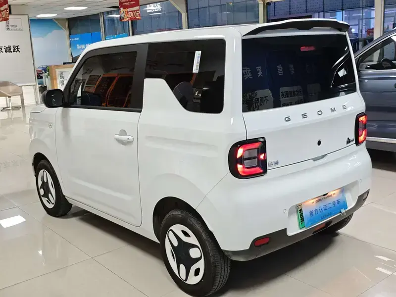 2025 Geely Panda с пробегом 12 000 км