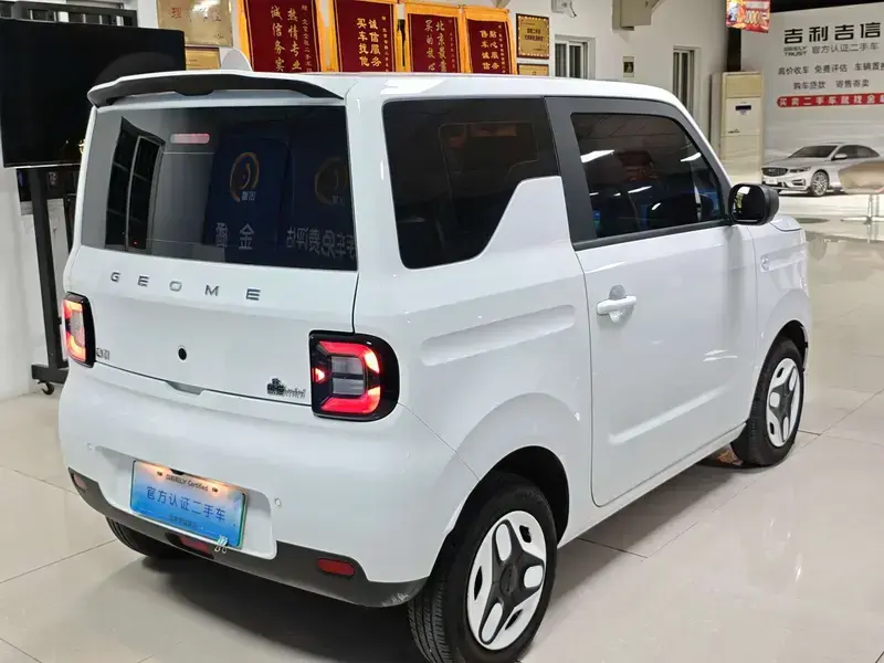 2025 Geely Panda с пробегом 12 000 км