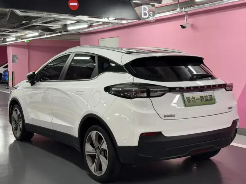 2022 Geely Geometry M6 с пробегом 63 000 км