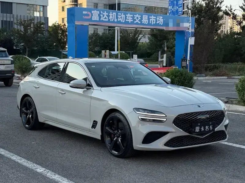 2024 Genesis G70 с пробегом 10 000 км