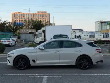 2024 Genesis G70 с пробегом 10 000 км