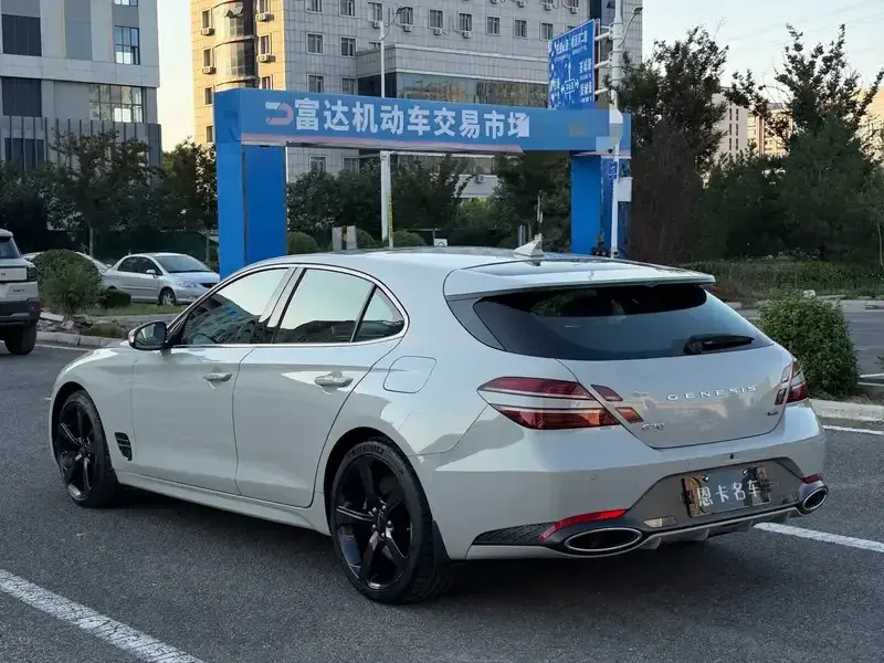 2024 Genesis G70 с пробегом 10 000 км