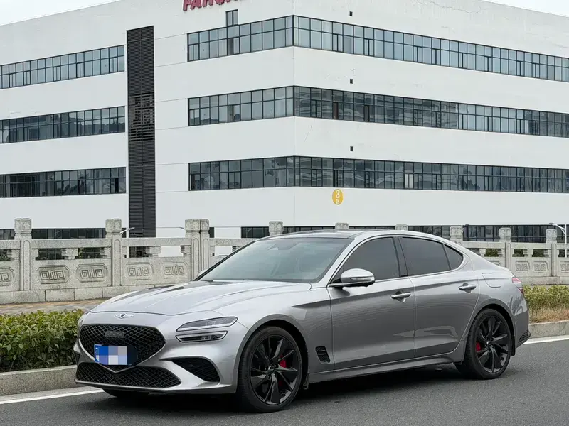 2023 Genesis G70 с пробегом 23 000 км