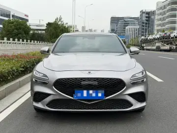 2023 Genesis G70 с пробегом 23 000 км