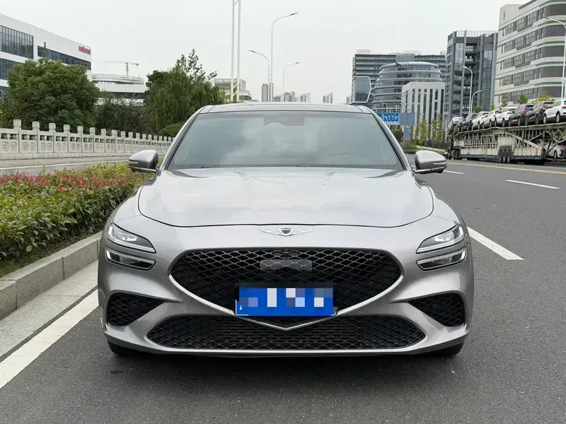 2023 Genesis G70 с пробегом 23 000 км