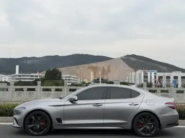 2023 Genesis G70 с пробегом 23 000 км