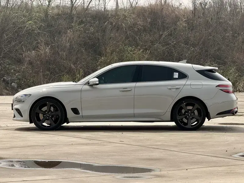 2024 Genesis G70 с пробегом 7 800 км