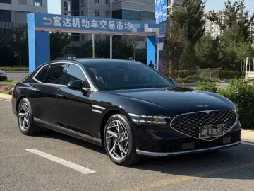 2023 Genesis G90 с пробегом 56 000 км