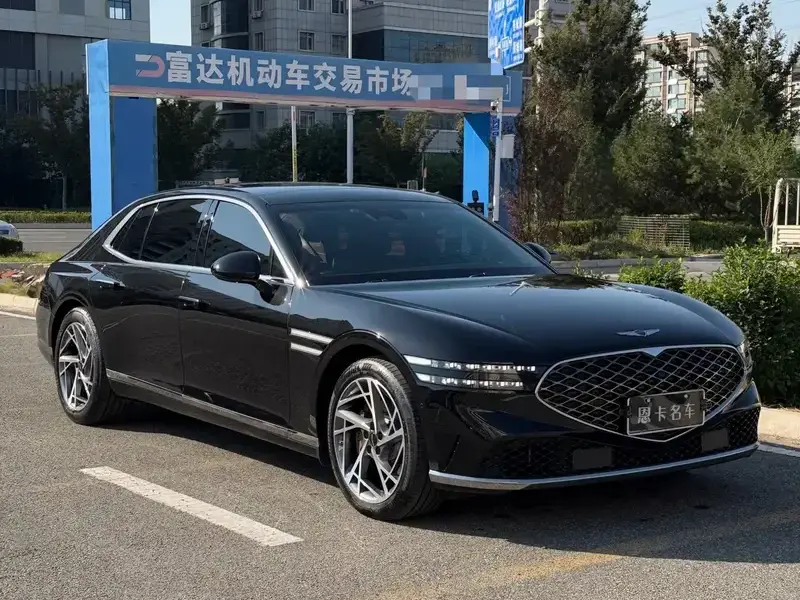 2023 Genesis G90 с пробегом 56 000 км