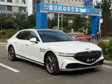 2023 Genesis G90 с пробегом 16 000 км
