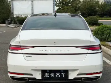 2023 Genesis G90 с пробегом 16 000 км
