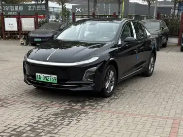 Hongqi E-QM5