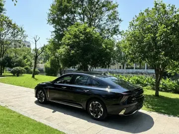 2023 Hongqi H6 с пробегом 13 000 км