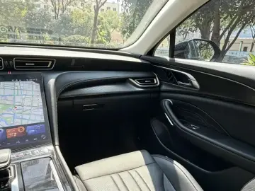 2023 Hongqi H6 с пробегом 13 000 км