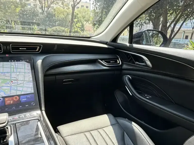 2023 Hongqi H6 с пробегом 13 000 км