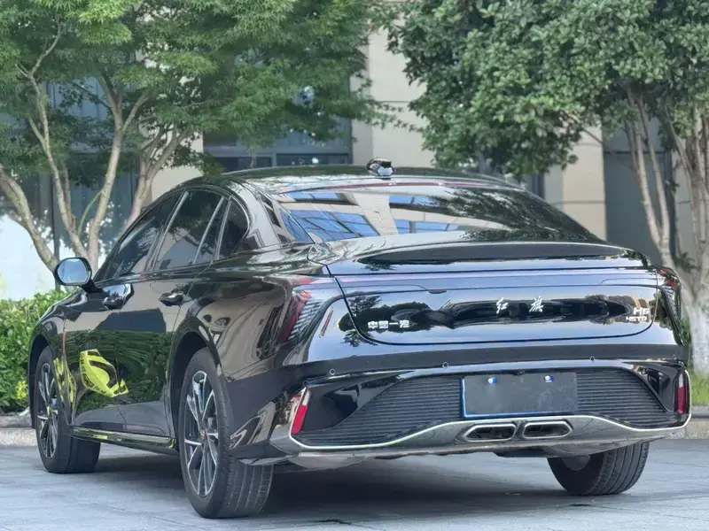 2024 Hongqi H6 с пробегом 11 000 км