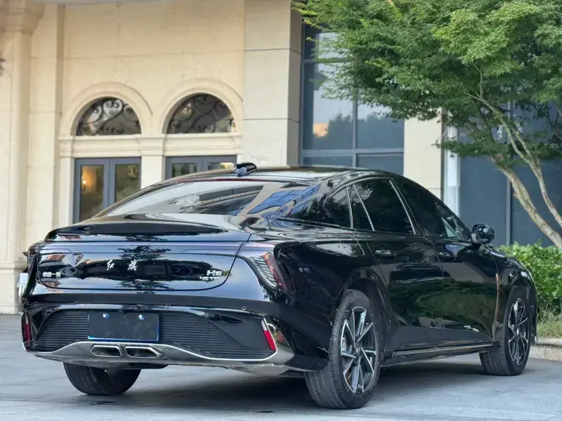 2024 Hongqi H6 с пробегом 11 000 км
