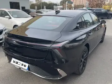 2025 Hongqi H6 с пробегом 5 000 км