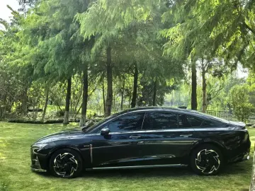 2023 Hongqi H6 с пробегом 10 000 км