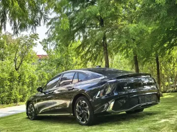 2023 Hongqi H6 с пробегом 10 000 км