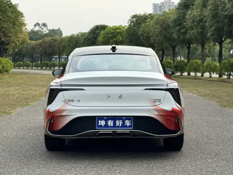 2025 Hongqi H6 с пробегом 3 000 км