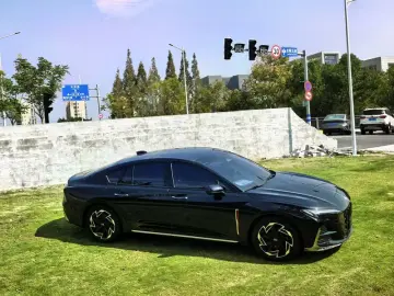 2023 Hongqi H6 с пробегом 12 000 км