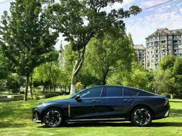 2023 Hongqi H6 с пробегом 12 000 км