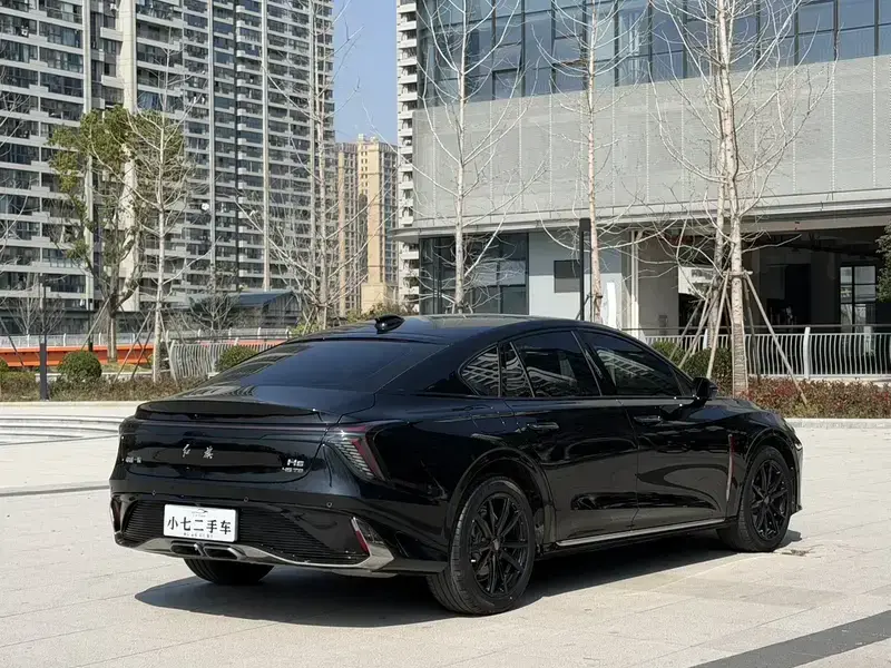 2023 Hongqi H6 с пробегом 18 000 км