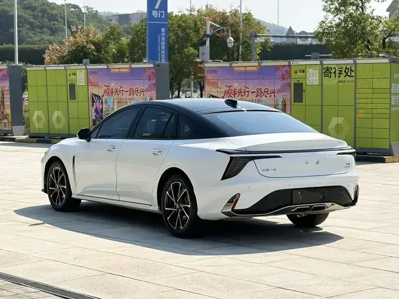 2024 Hongqi H6 с пробегом 30 000 км