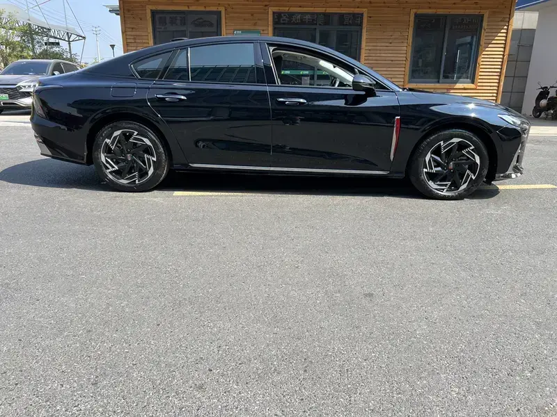 2023 Hongqi H6 с пробегом 29 000 км