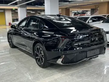 2024 Hongqi H6 с пробегом 33 000 км