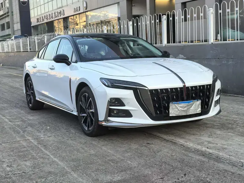 2025 Hongqi H6 с пробегом 100 км