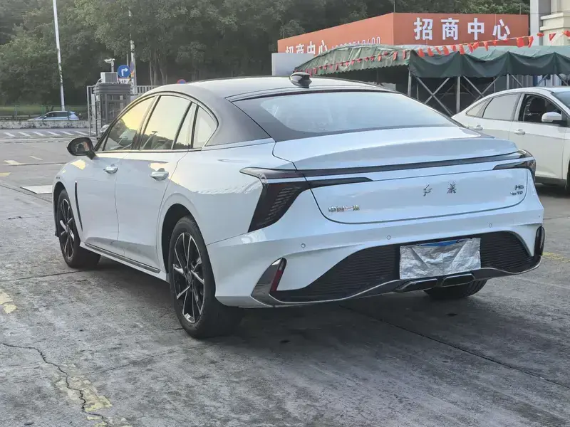 2025 Hongqi H6 с пробегом 100 км