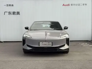2025 Hongqi EH7 с пробегом 13 800 км