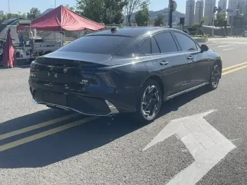 2023 Hongqi H6 с пробегом 17 000 км