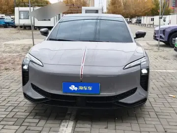 2025 Hongqi EH7 с пробегом 9 000 км