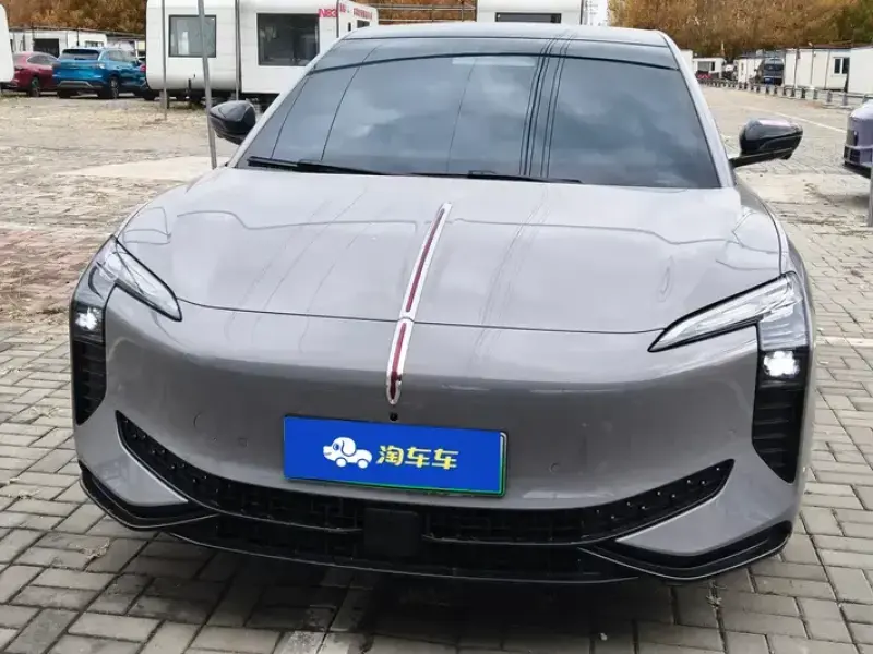 2025 Hongqi EH7 с пробегом 6 000 км
